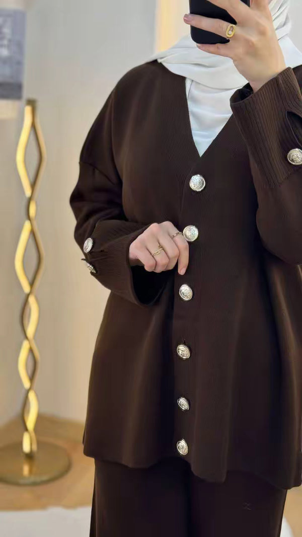 طقم صوف تريكو بازرار ذهبية باللون البني