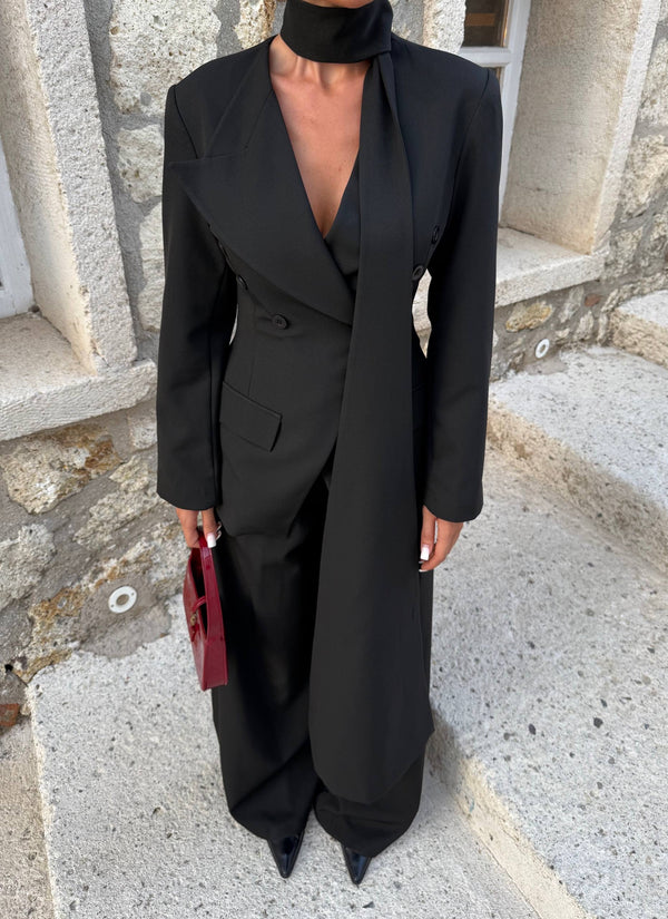 طقم رسمي مع ربطة عنق