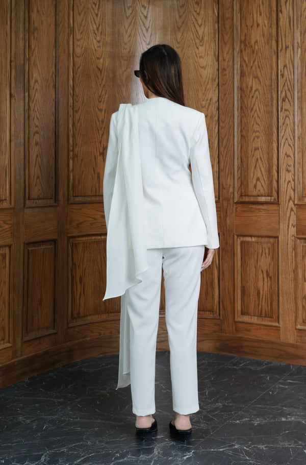 طقم رسمي بتصميم عصري