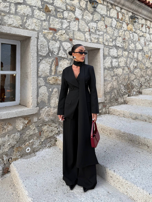 طقم رسمي مع ربطة عنق