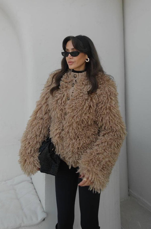 جكيت فرو كيرلي باللون البيج