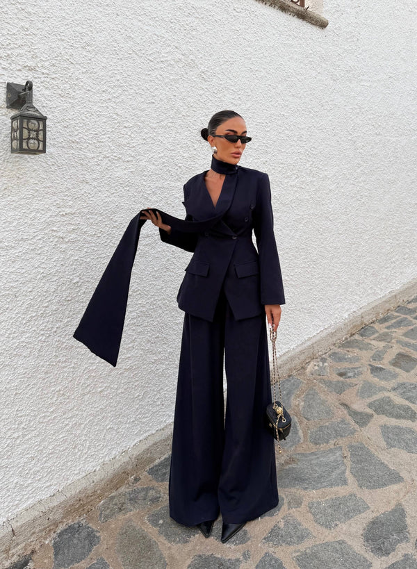 طقم رسمي مع ربطة عنق