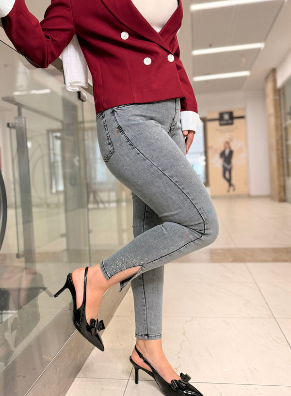 Skinny jeans مع فتحة وستراس