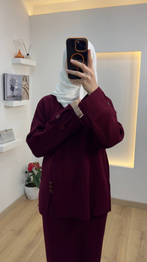 طقم تنوره تريكو بأزرار جانبية