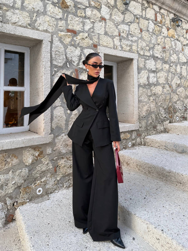 طقم رسمي مع ربطة عنق