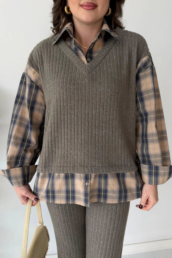 طقم صوف مع قميص كاروهات