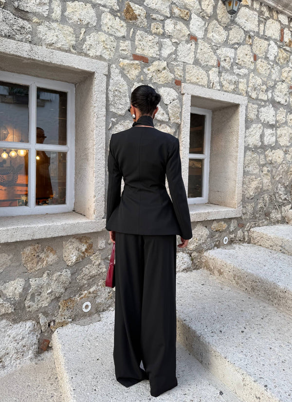 طقم رسمي مع ربطة عنق