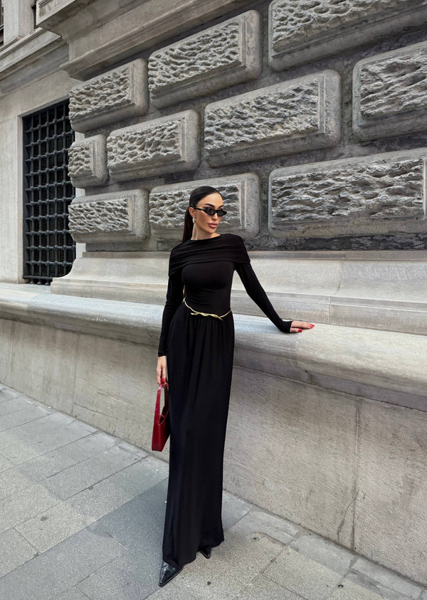 فستان اسود ملكي مع شال كتف مدمج