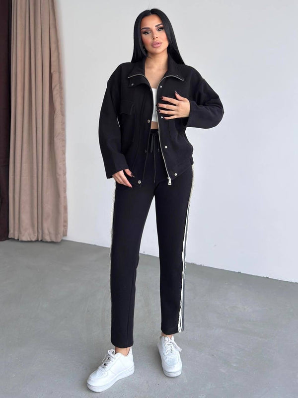 طقم كاجوال بخطوط جانبية