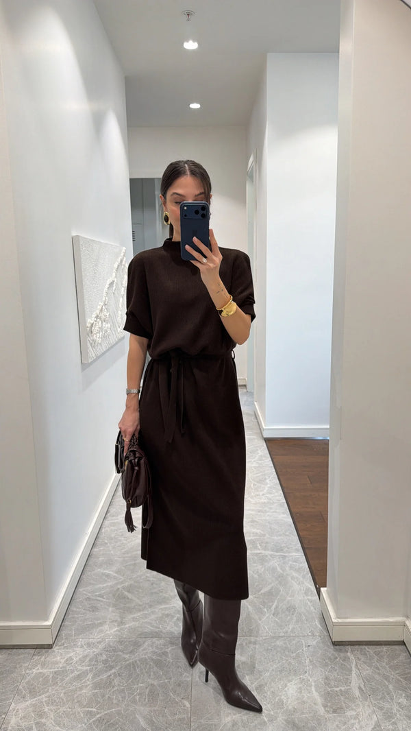 فستان ميدي محبوك بحزام