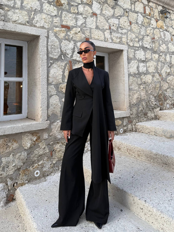 طقم رسمي مع ربطة عنق