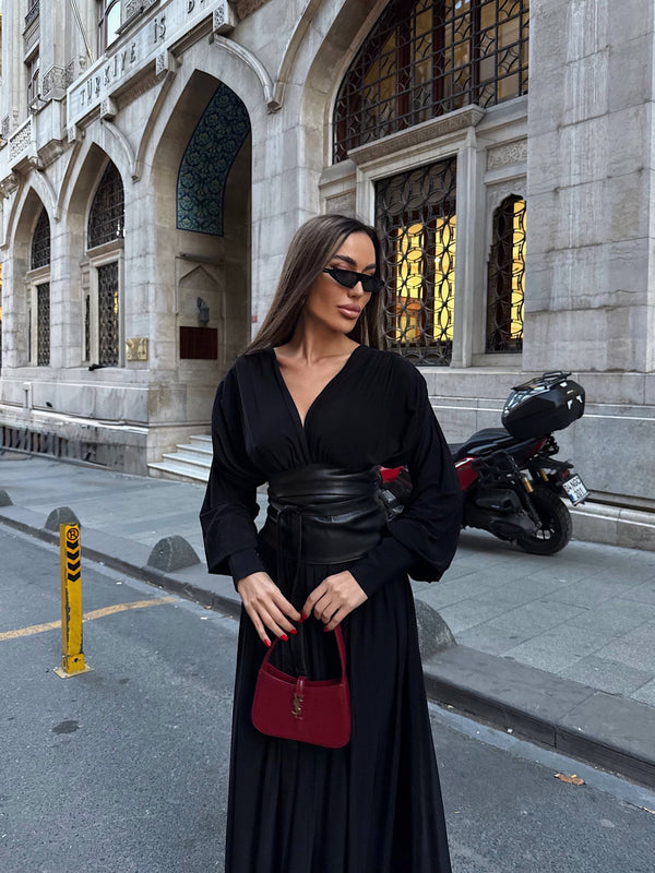 فستان أسود ماكسي بخصر جلد