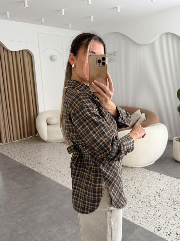 قميص كاروهات بألوان الخريف