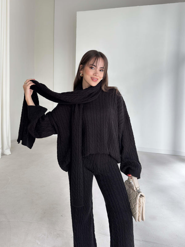 طقم تريكو ثلاث قطع باللون الاسود