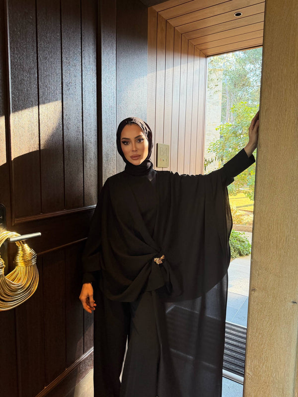 طقم بتصميم ثلاثي