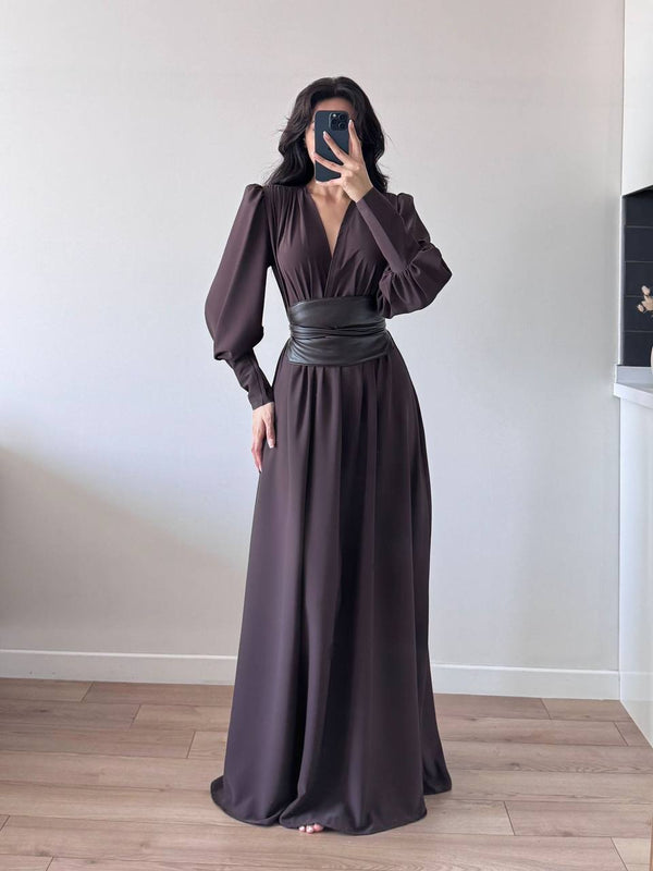 فستان بني مع بلت بني