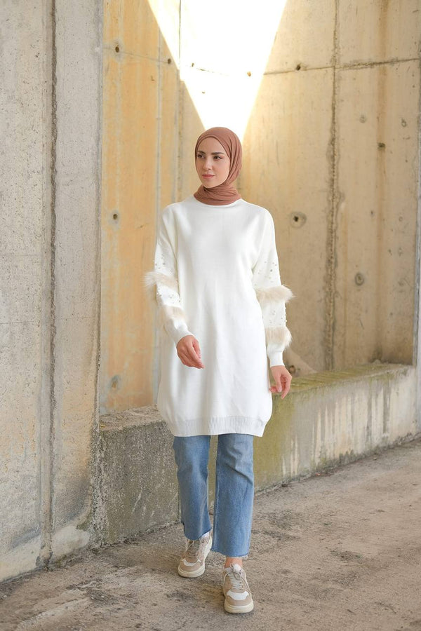 بلوزة مرصعة الاطراف