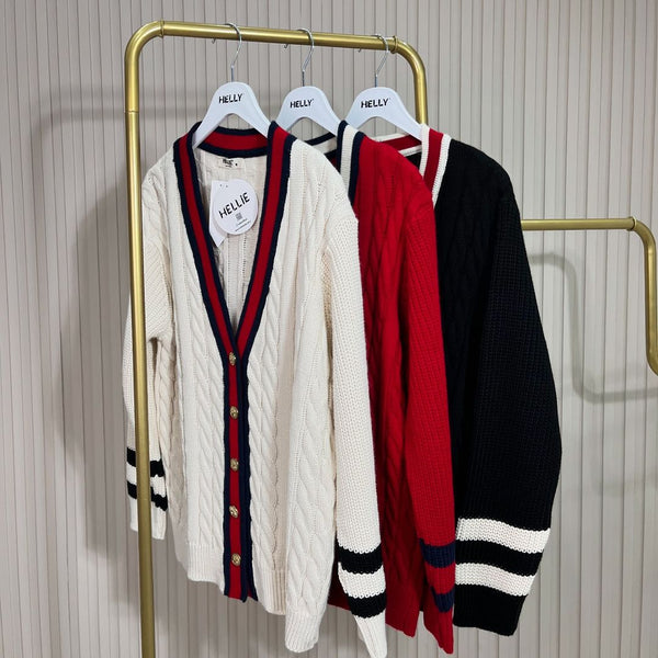 جرزة محبوكة ازرار ذهبية طول وسط