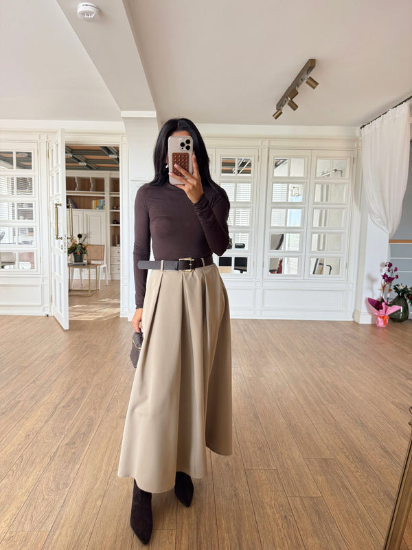 تنورة مطوية بحزام