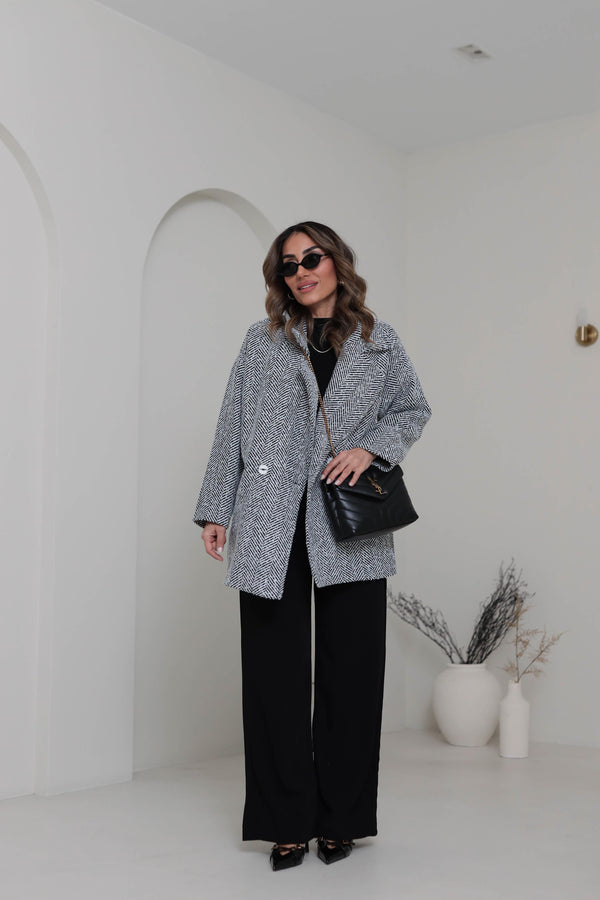 جكيت جوخ أسود وابيض خطوط متعرجه