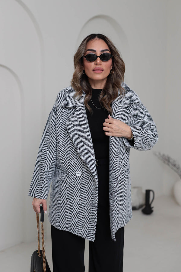 جكيت جوخ أسود وابيض خطوط متعرجه