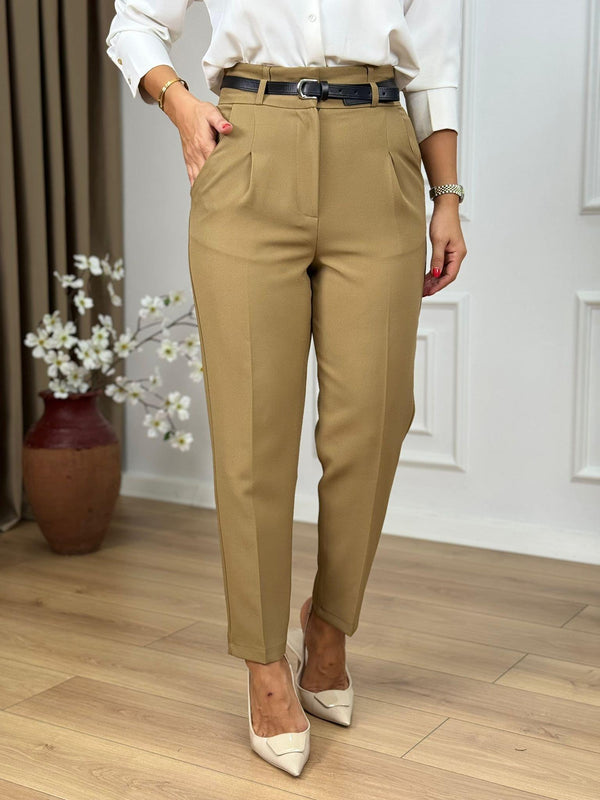 بنطلون قماش مع قشاط