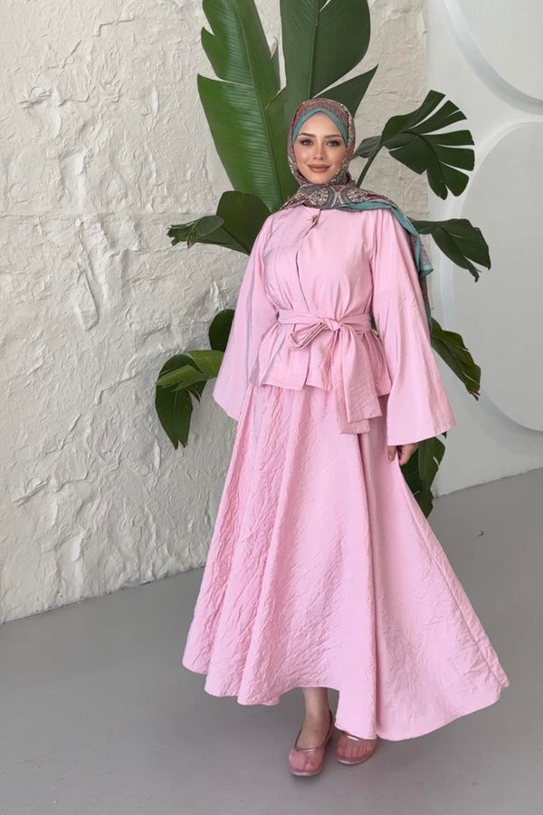 طقم تنورة بأزرار ذهبية وردية باهتة