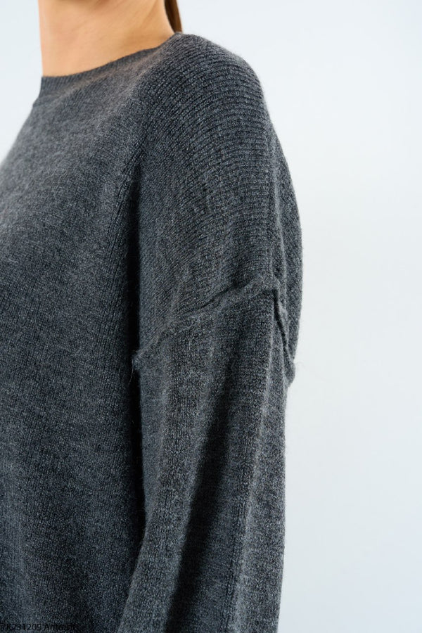 بلوزة سميكة سادة برقبة دائرية