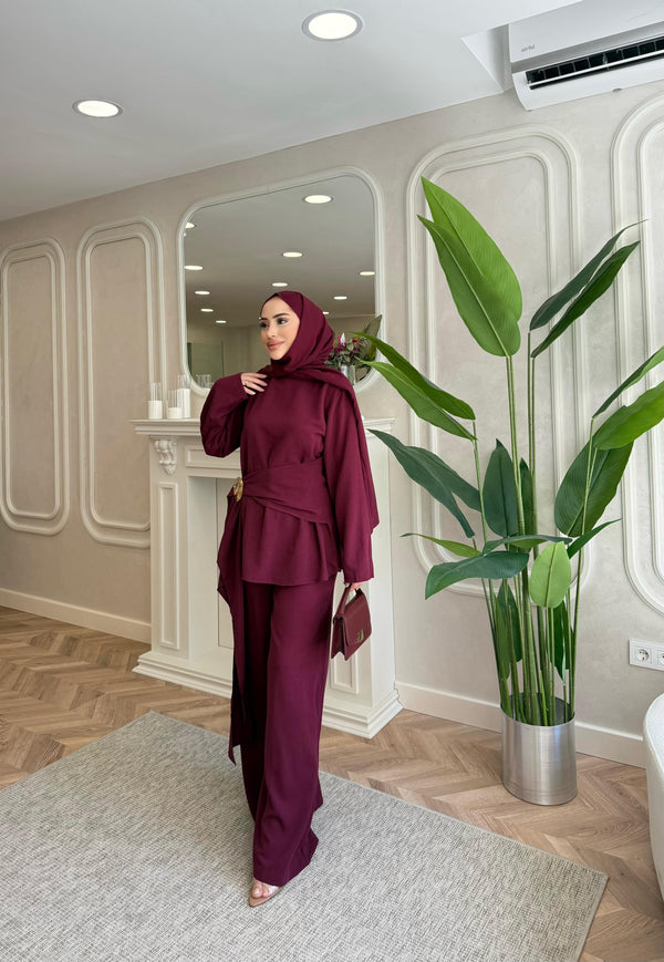 طقم كتان ذو التفاصيل الجانبية