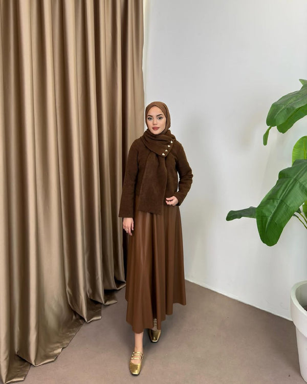 بلوزة مع ربطة عنق مثبتة