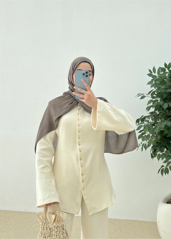 طقم قطعتين ازرار ذهبية بيج