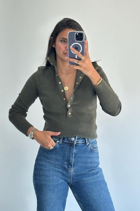 بلوزة بودي ازرار ذهبية مع قبة