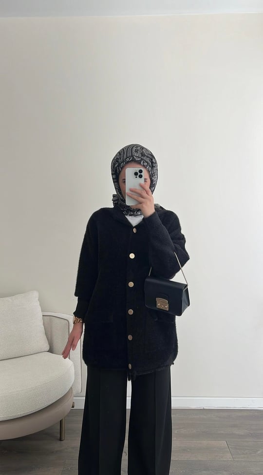 كارديجان بأزرار ذهبيه