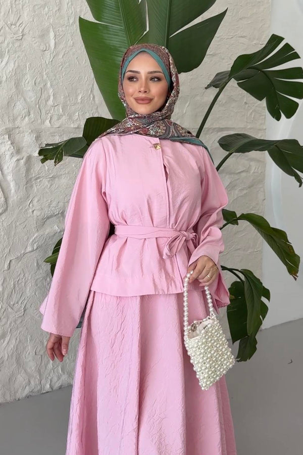 طقم تنورة بأزرار ذهبية وردية باهتة