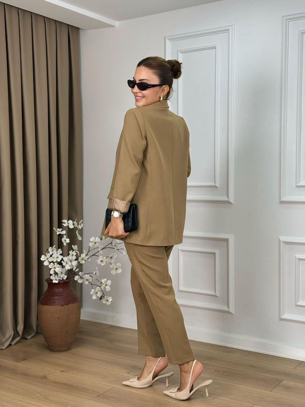 بنطلون قماش مع قشاط