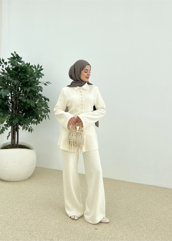 طقم قطعتين ازرار ذهبية بيج