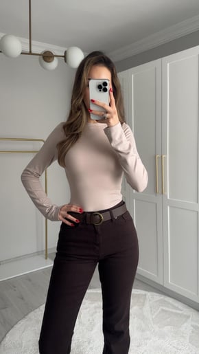 بلوز بودي باللون البيج