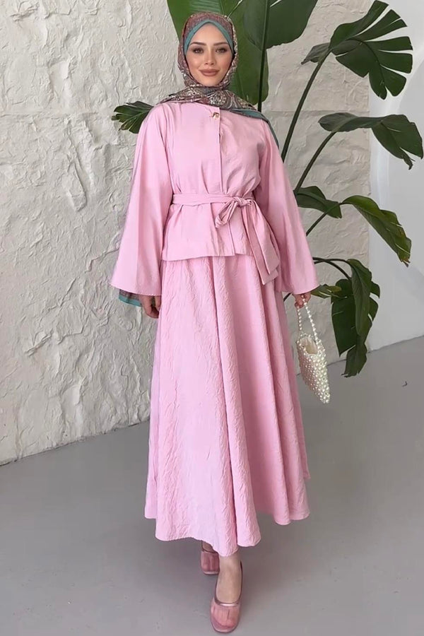 طقم تنورة بأزرار ذهبية وردية باهتة