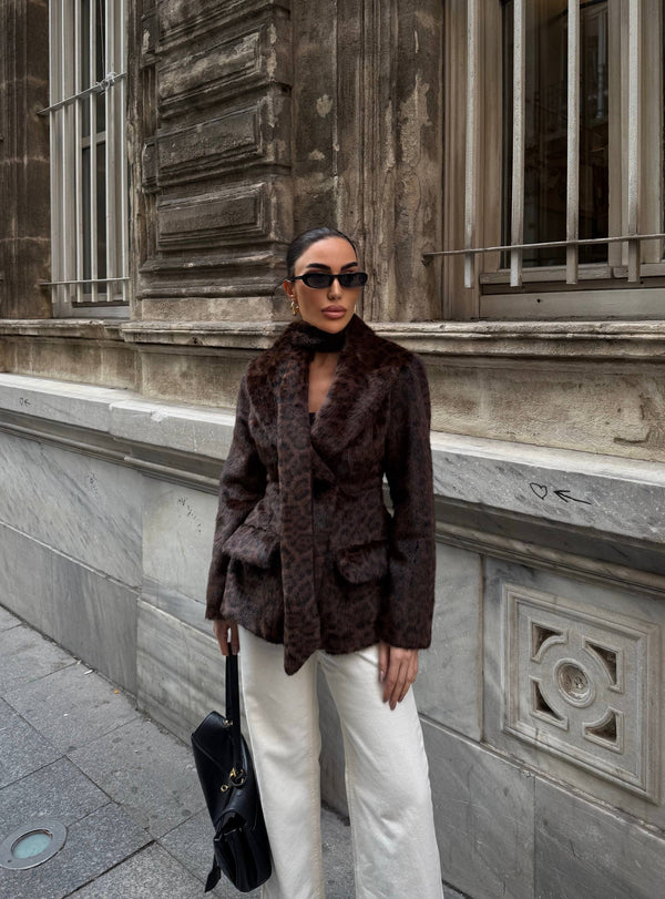 جكيت ليوباردو فاخر مع وشاح