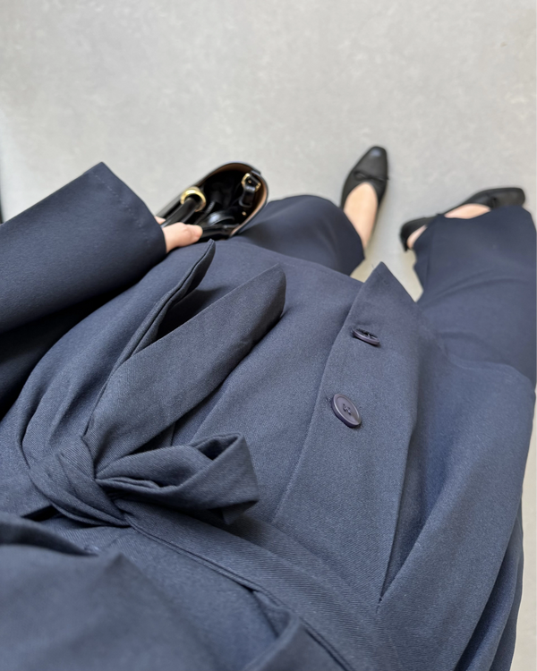 طقم بتفاصيل مميزة - كحلي