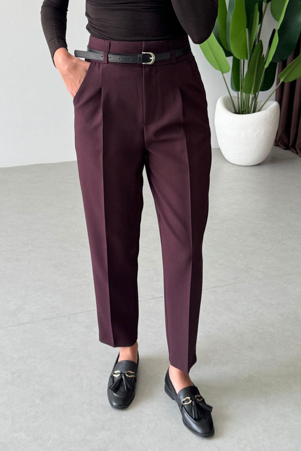 بنطلون قماش مع قشاط