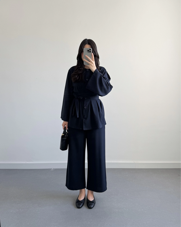 طقم بتفاصيل مميزة - كحلي