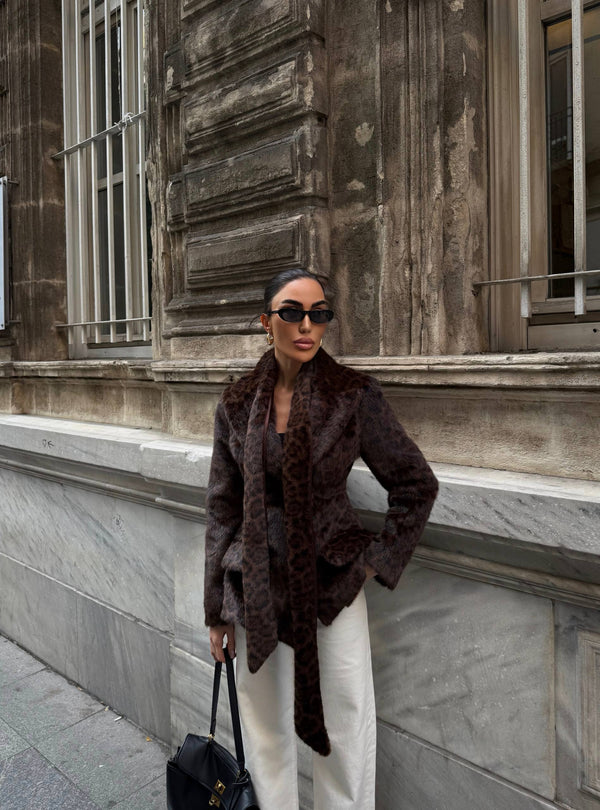 جكيت ليوباردو فاخر مع وشاح