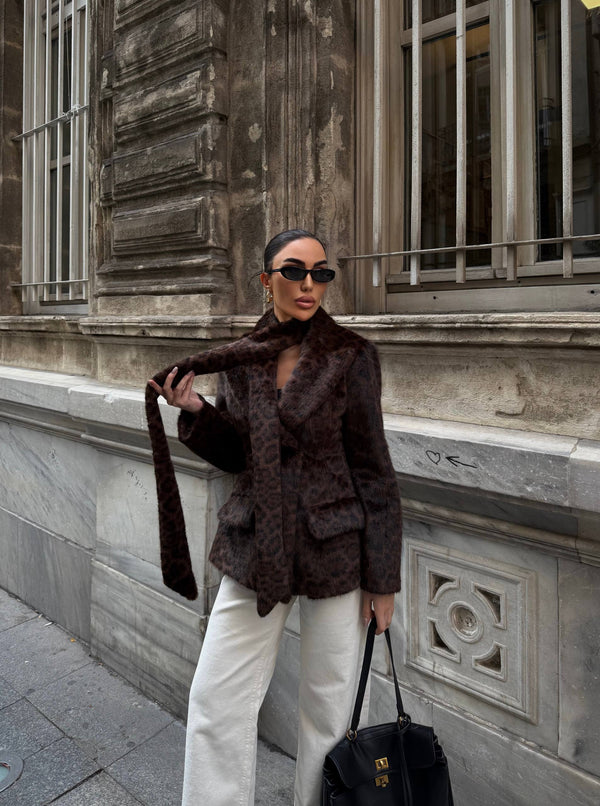 جكيت ليوباردو فاخر مع وشاح