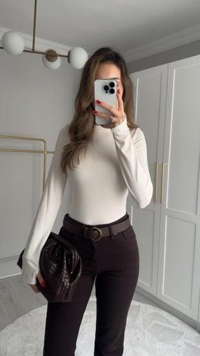 بلوز بودي باللون الكريمي