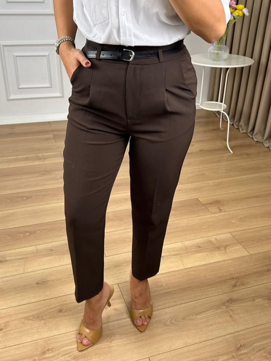 بنطلون قماش مع قشاط