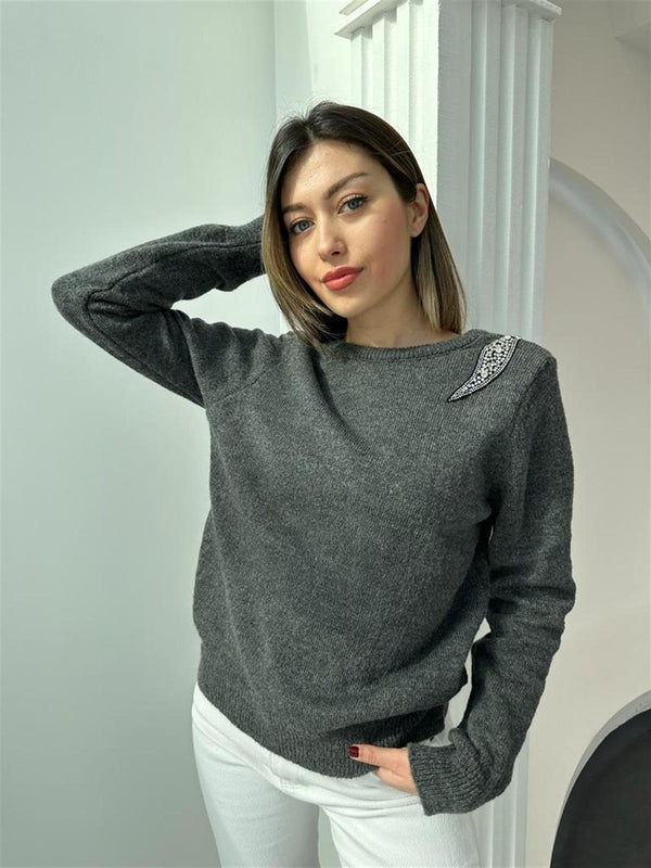 بلوزة سميكة مرصعة بالخرز قصيرة