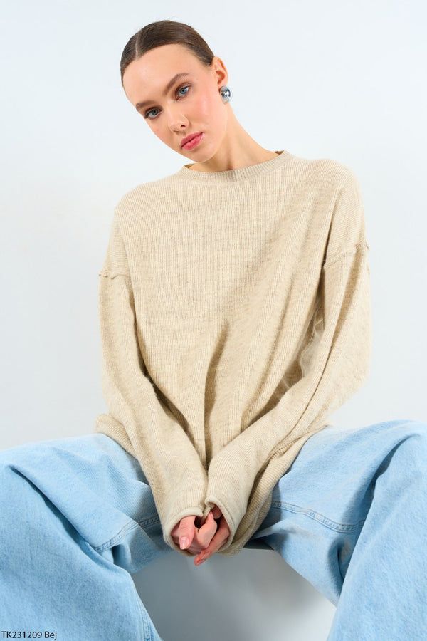 بلوزة سميكة سادة برقبة دائرية