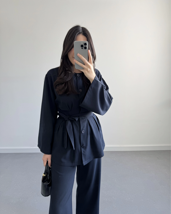 طقم بتفاصيل مميزة - كحلي