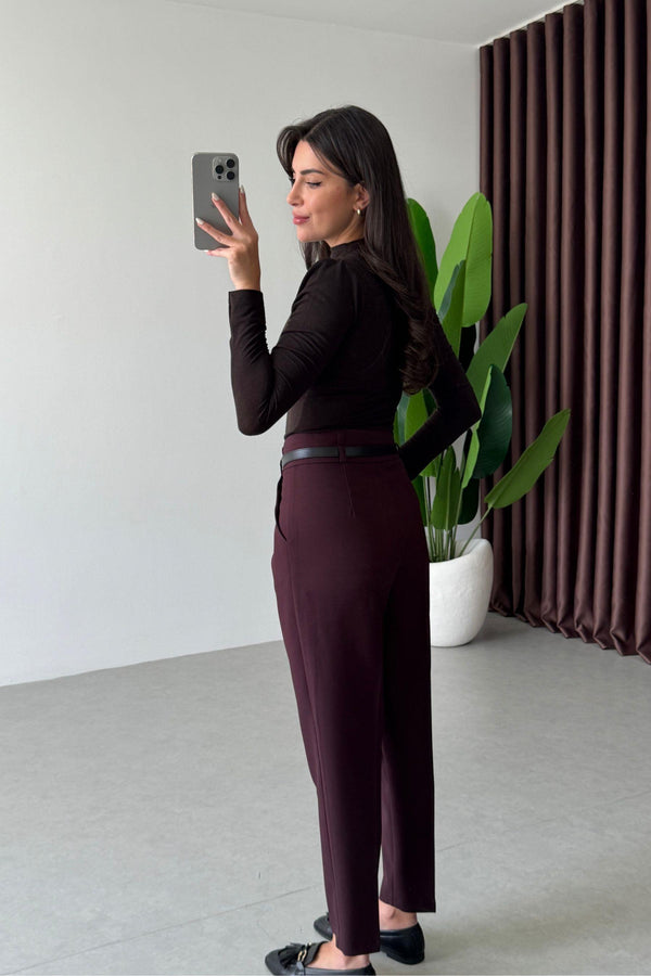 بنطلون قماش مع قشاط